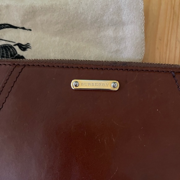 Authentic Burberry big wallet  leather made in Italy8 X 5 fits big 📱w/dust bag - Picture 9 of 12